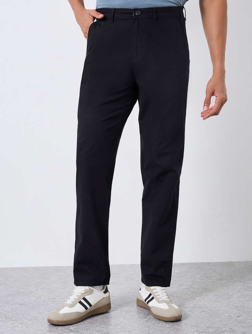 men solid mid rise chinos casual trouser