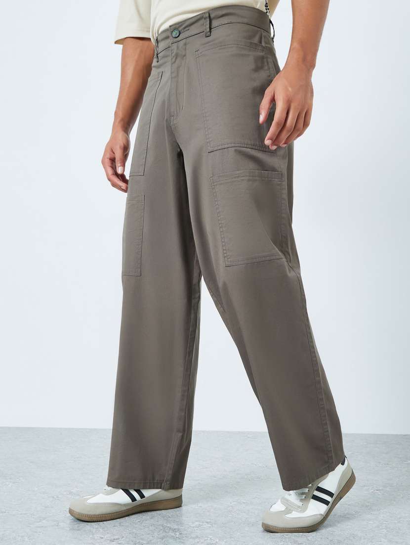 men solid mid rise flat front casual trouser