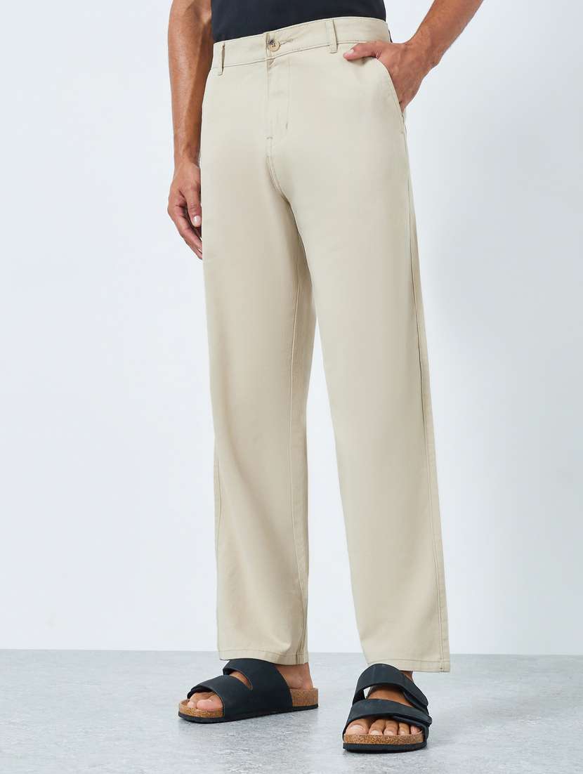 men solid mid rise flat front casual trouser