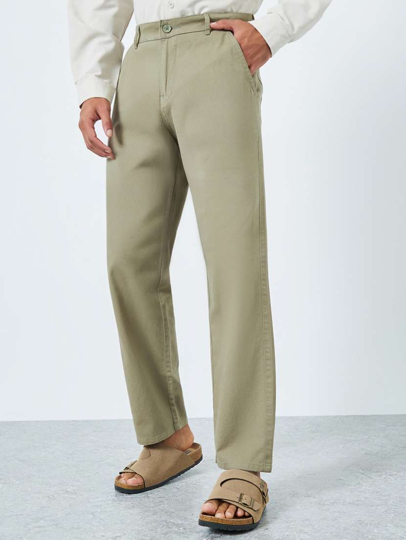 men solid mid rise flat front casual trouser