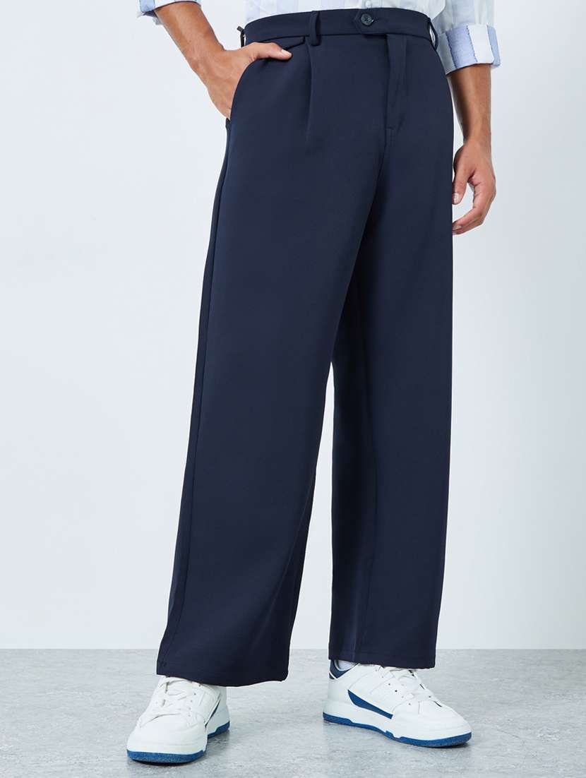 men solid mid rise pleated casual trouser