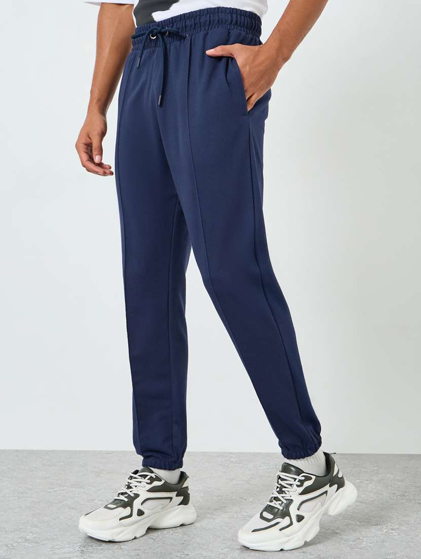 men solid mid rise regular fit jogger