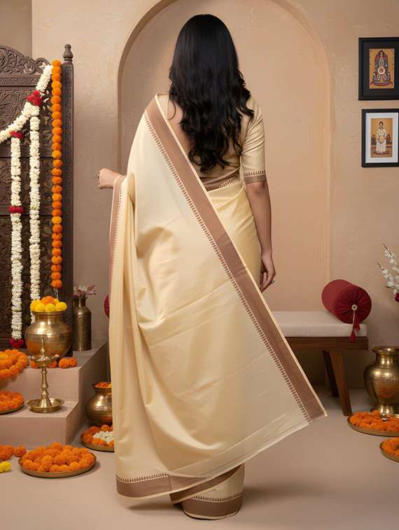 women solid with bordered saree with blouse - 22395028 -  Standard Image - 3