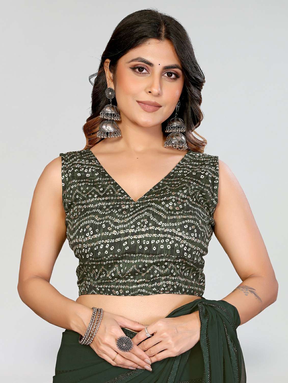 women self design plain saree with blouse - 22395071 -  Standard Image - 5