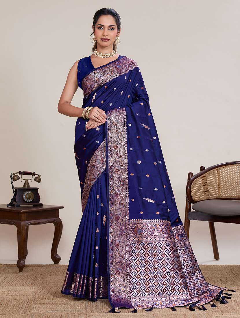 women self design bordered saree with blouse