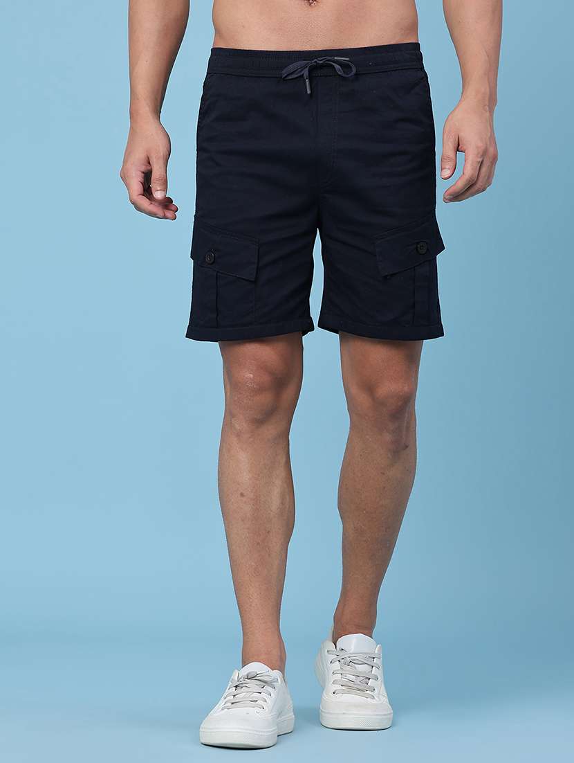 men solid mid rise cargo shorts