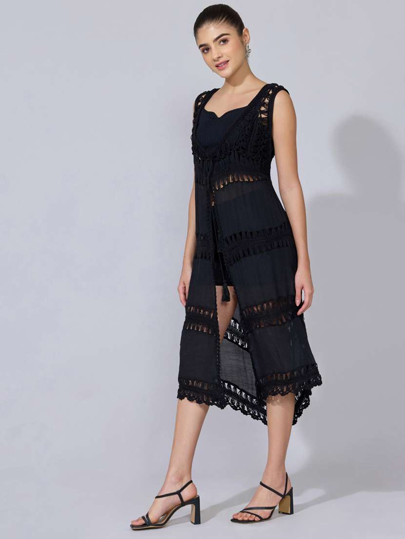 women self designed sleeveless crochet shrug - 22396097 -  Standard Image - 3