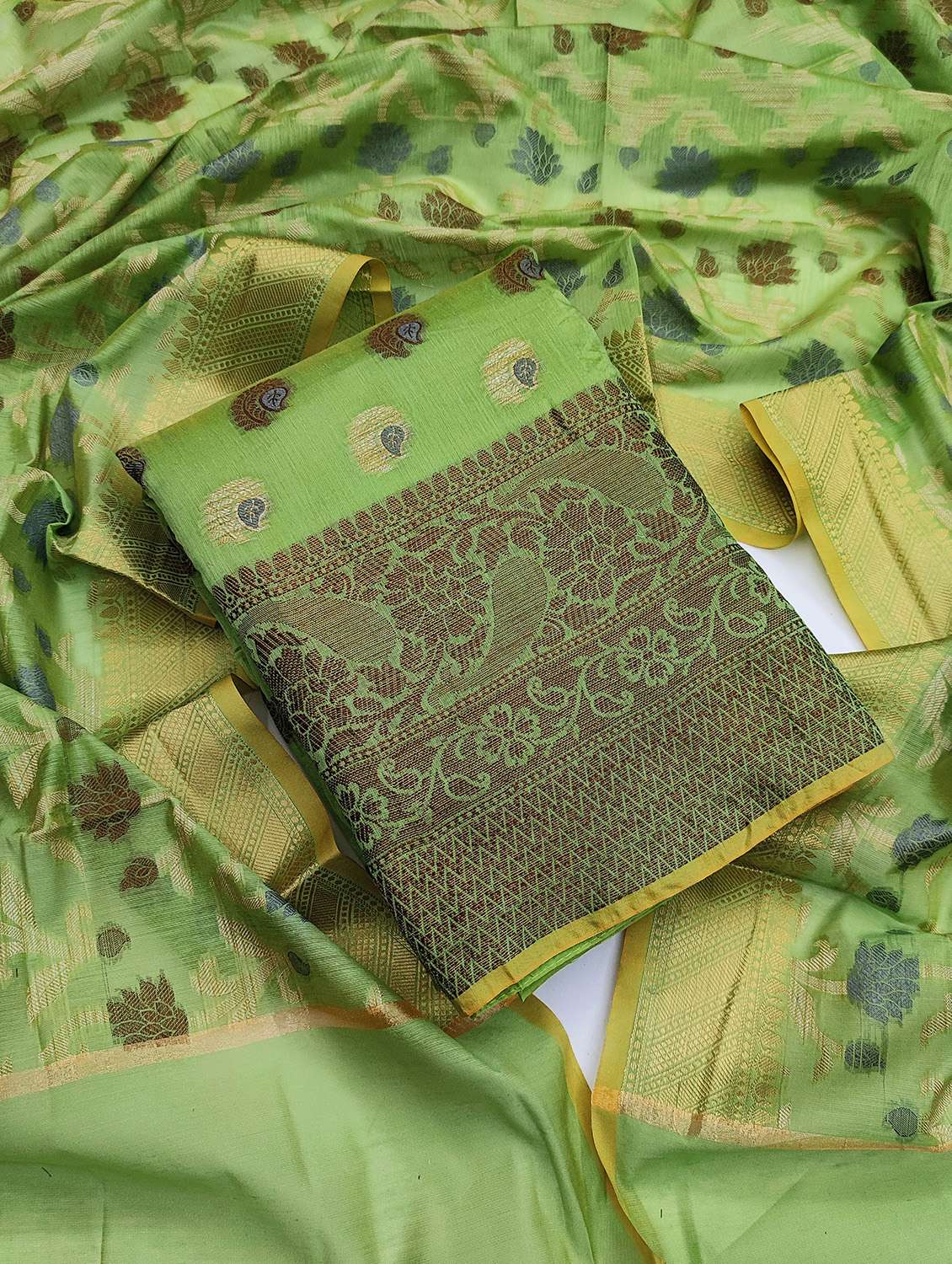 women self design unstitched suit set