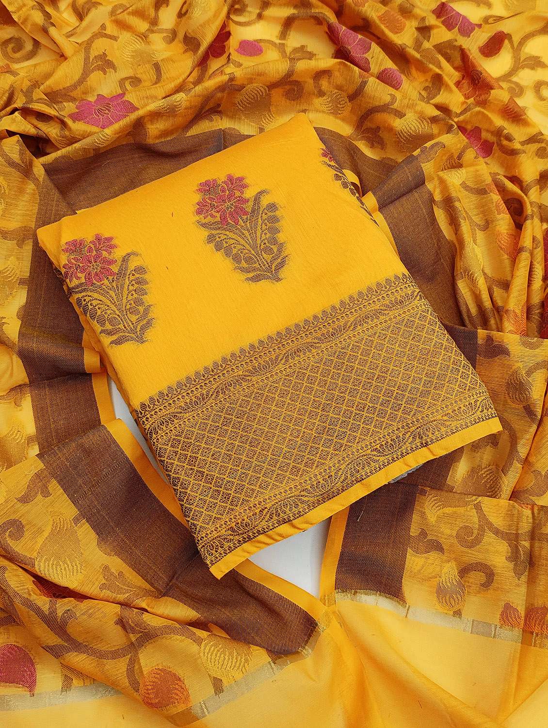 women self design unstitched suit set