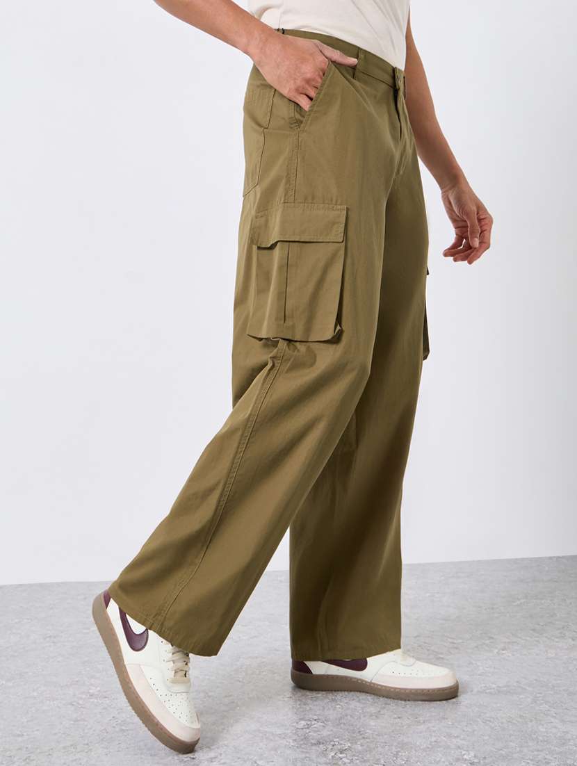 men solid mid rise baggy cargo