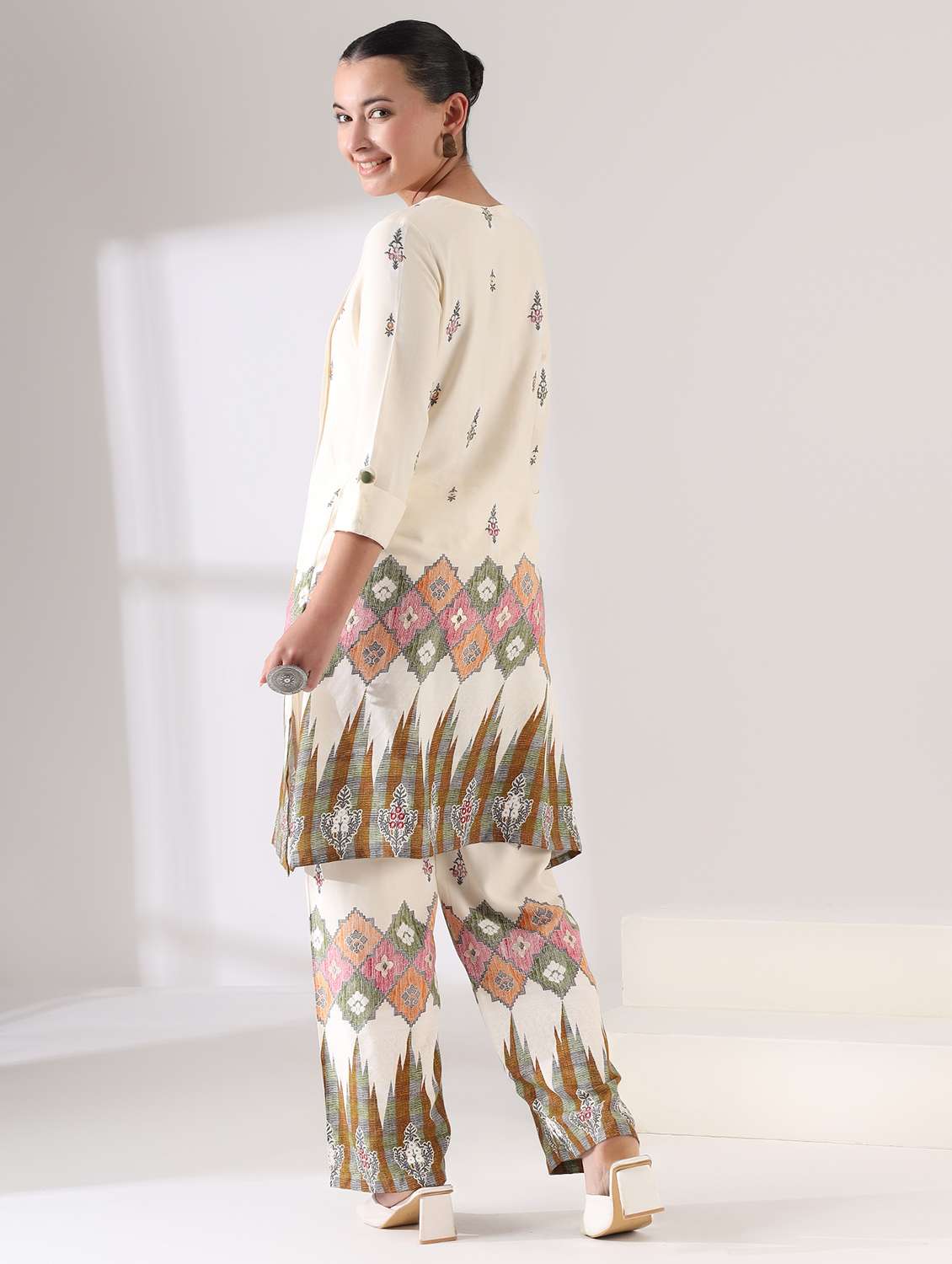 women printed three quarter sleeve ethnic co-ord set - 22398110 -  Standard Image - 3