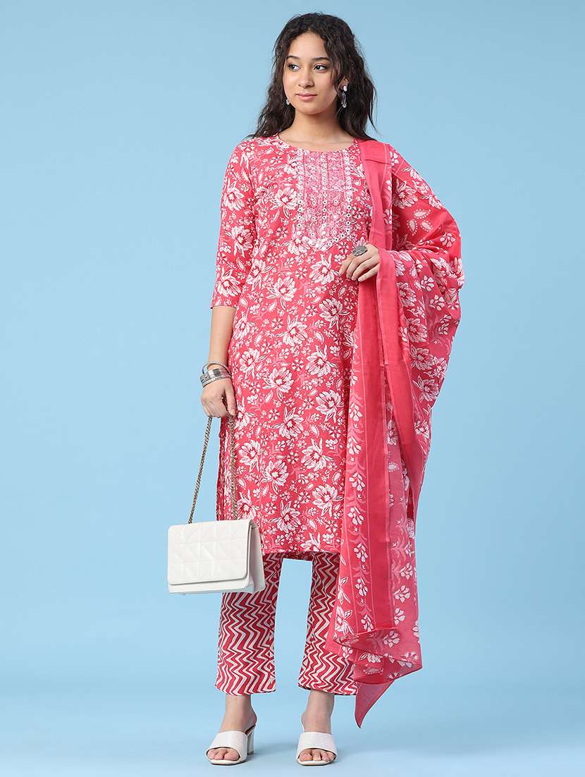 women printed three quarter sleeve kurta pant with dupatta set