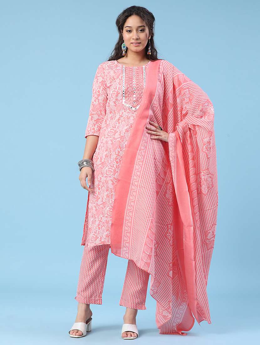 women printed three quarter sleeve kurta pant with dupatta set