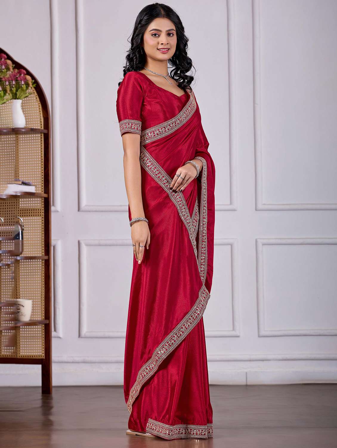 women solid with bordered saree with blouse - 22400899 -  Standard Image - 3