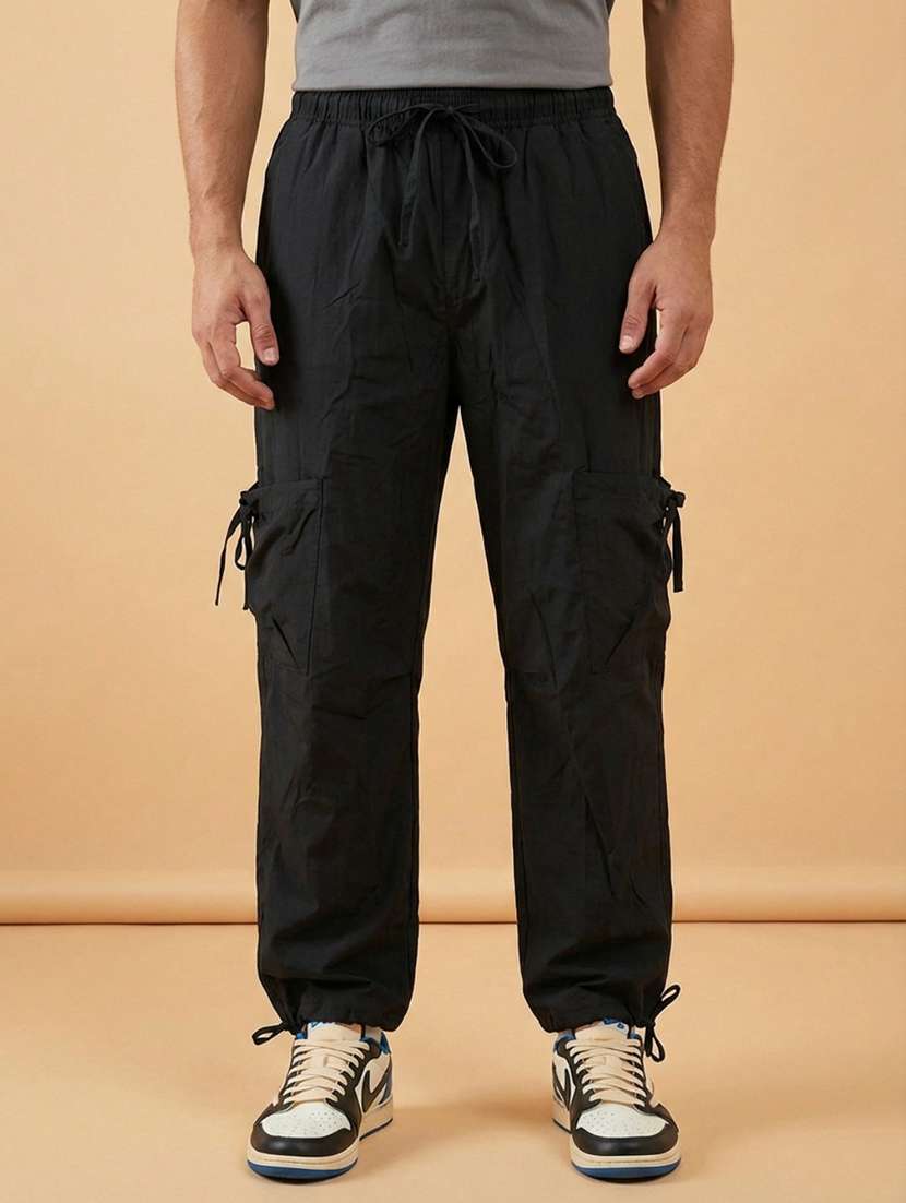 men solid high rise relaxed fit cargo