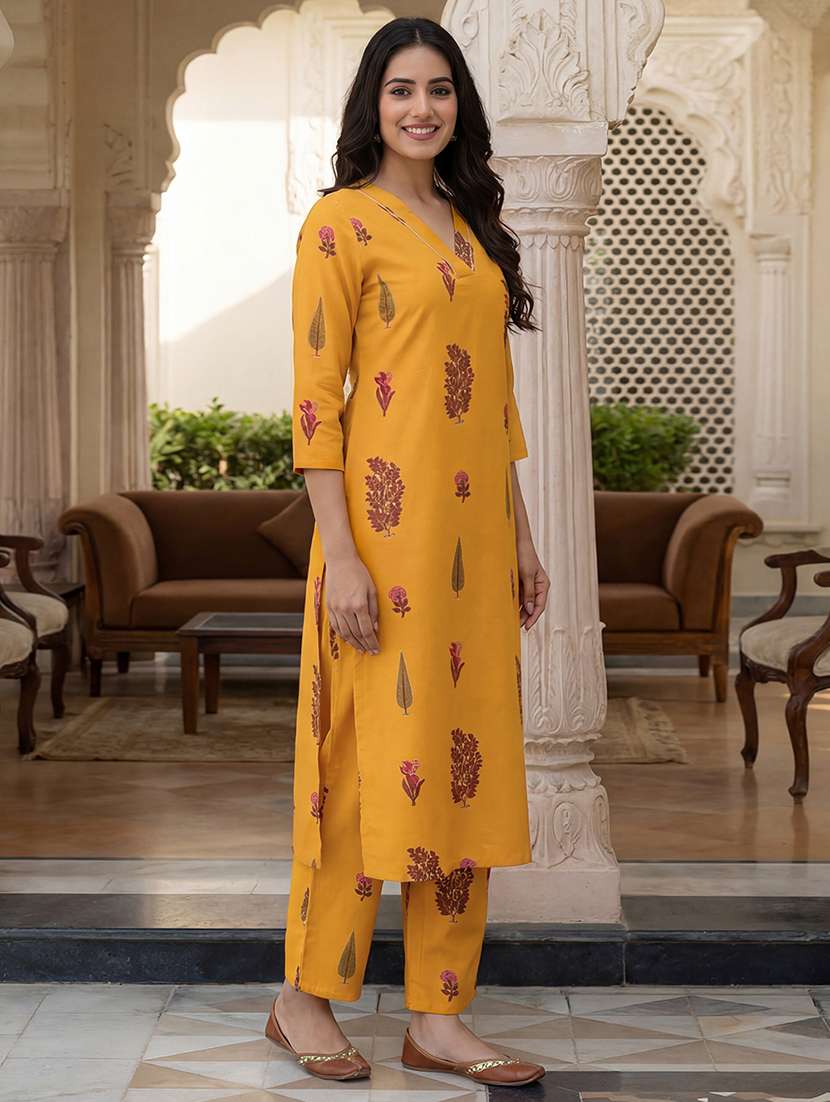 women printed three quarter sleeve kurta pant set