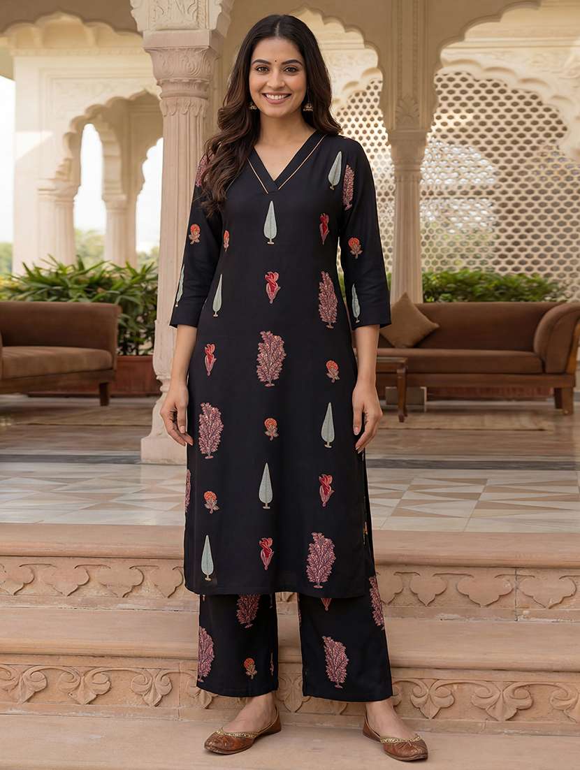 women printed three quarter sleeve kurta palazzo set