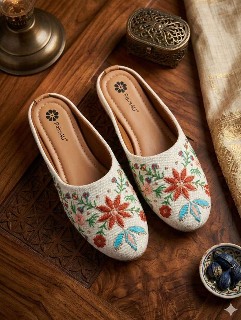 women embroidered slip on mojari