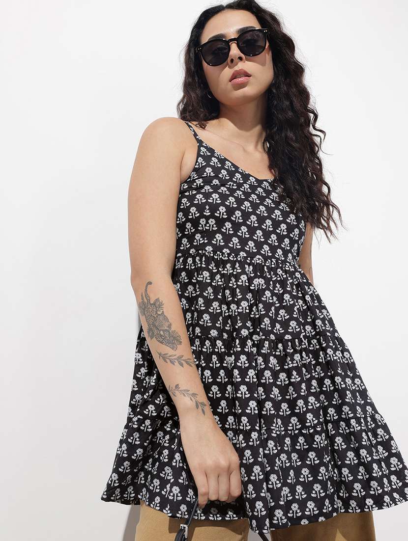 women printed shoulder strap flared kurti