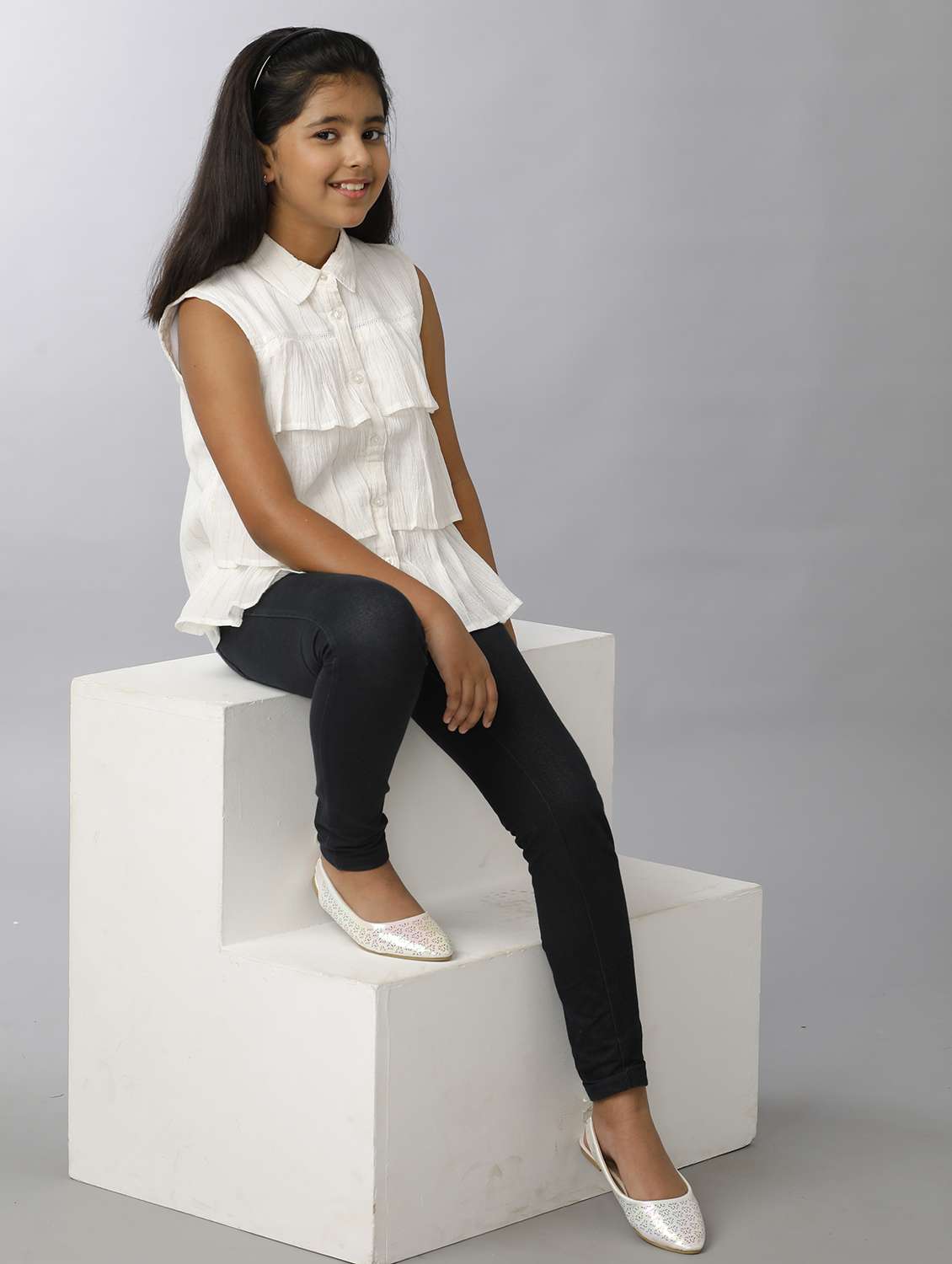tiered sleeveless white shirt collar top - 22404275 -  Standard Image - 5