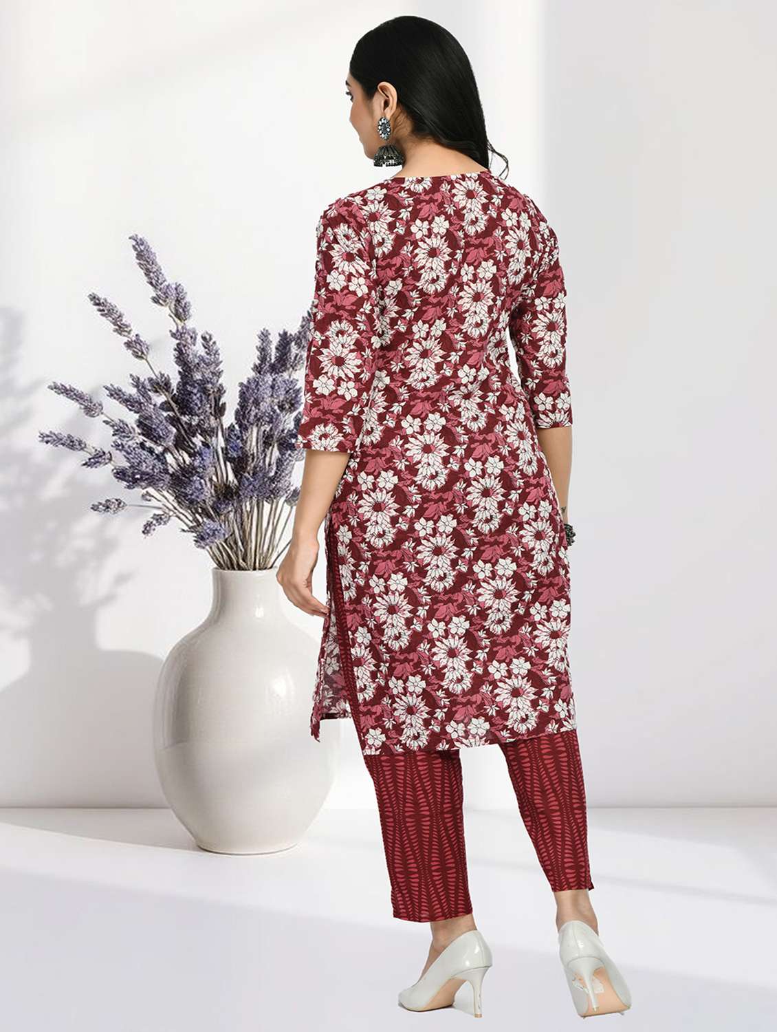 women floral three quarter sleeve straight kurta - 22404302 -  Standard Image - 3