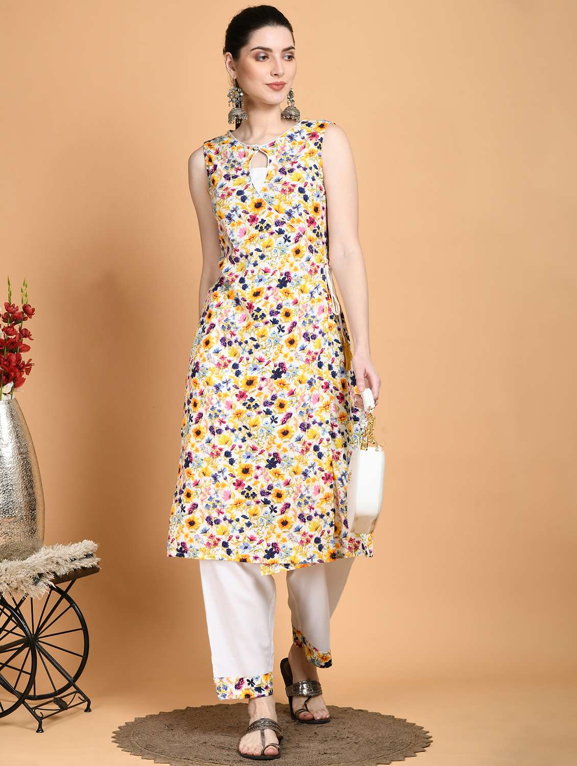 women floral sleeveless kurta pant set