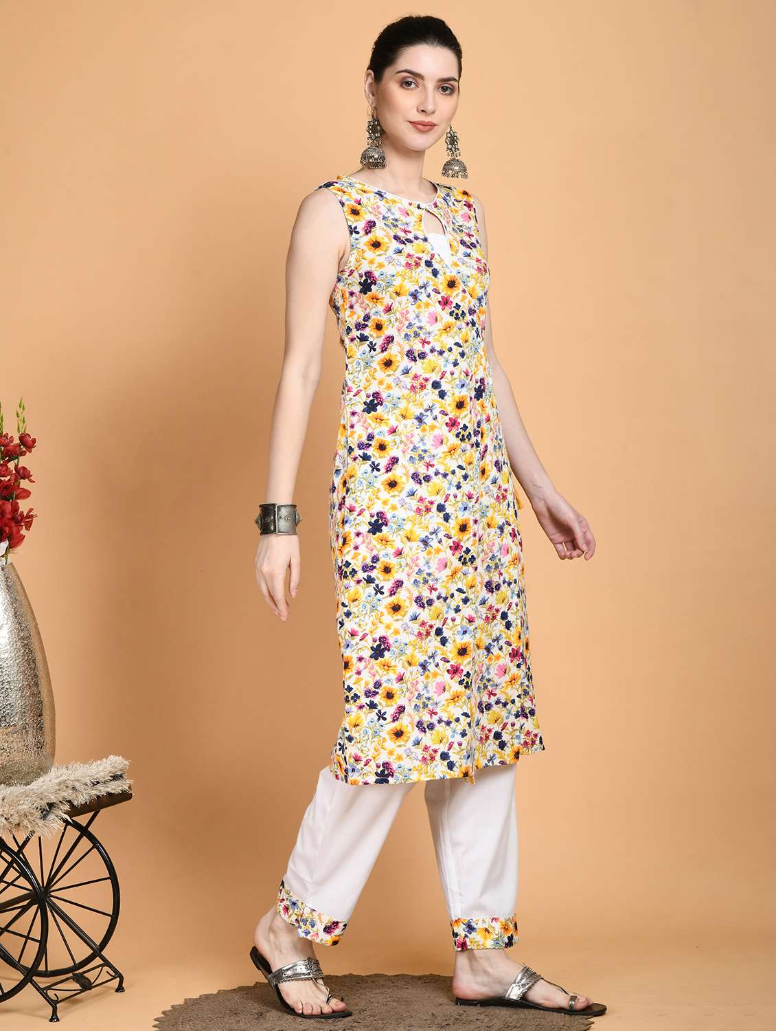 women floral sleeveless kurta pant set - 22404314 -  Standard Image - 3