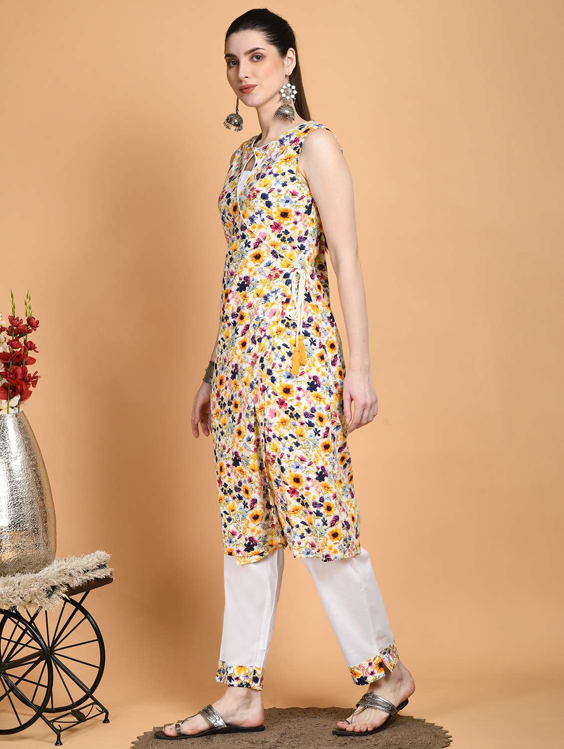 women floral sleeveless kurta pant set - 22404314 -  Standard Image - 5