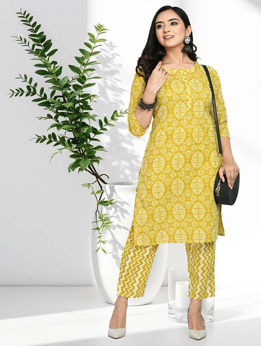 women printed three quarter sleeve kurta pant set