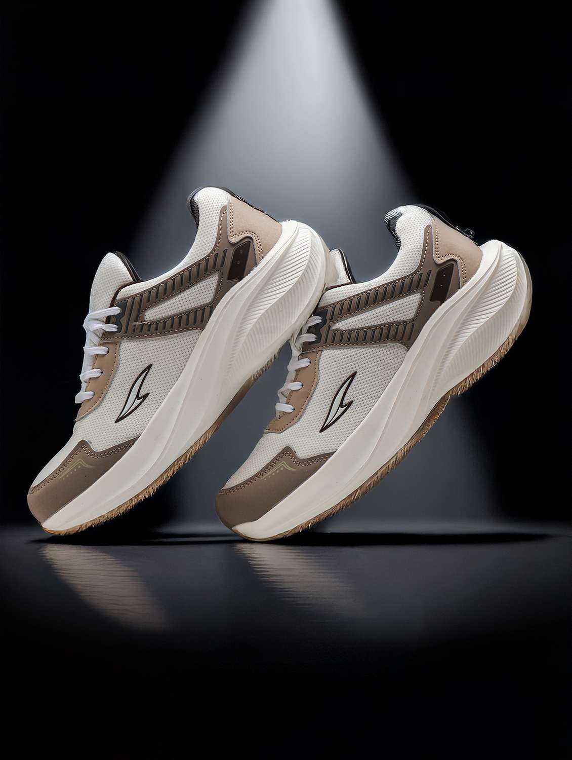 men beige lace up sport shoe