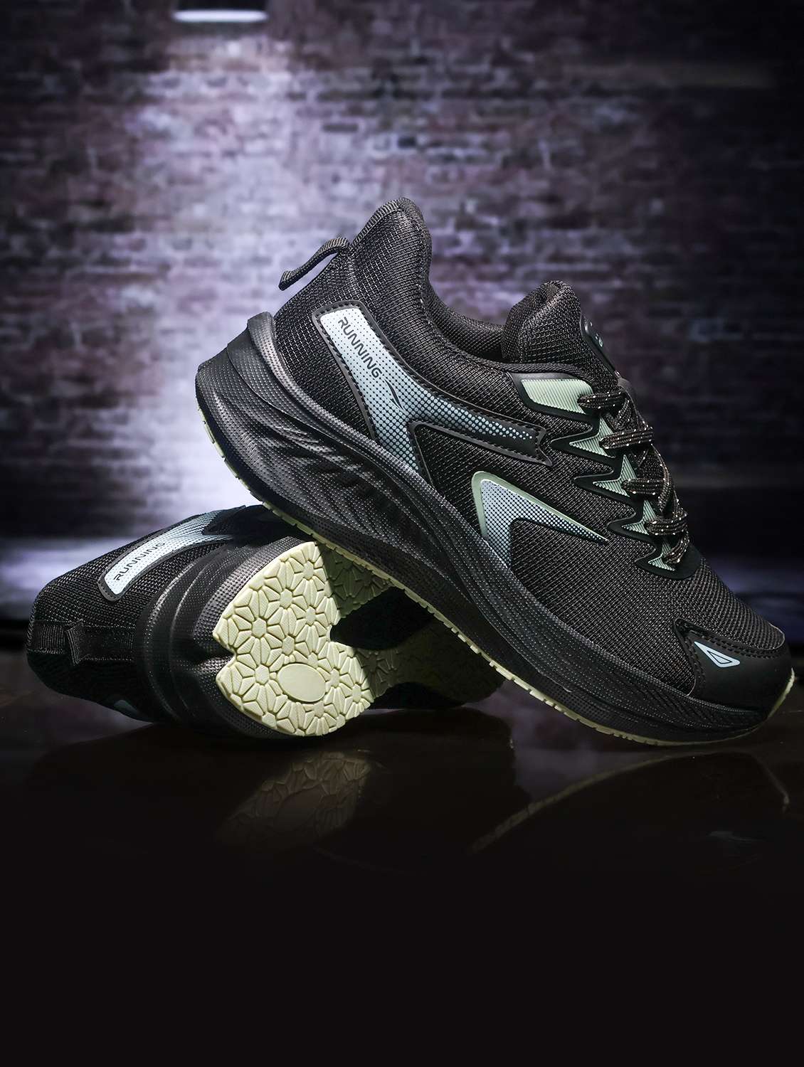 men black lace up sport shoe