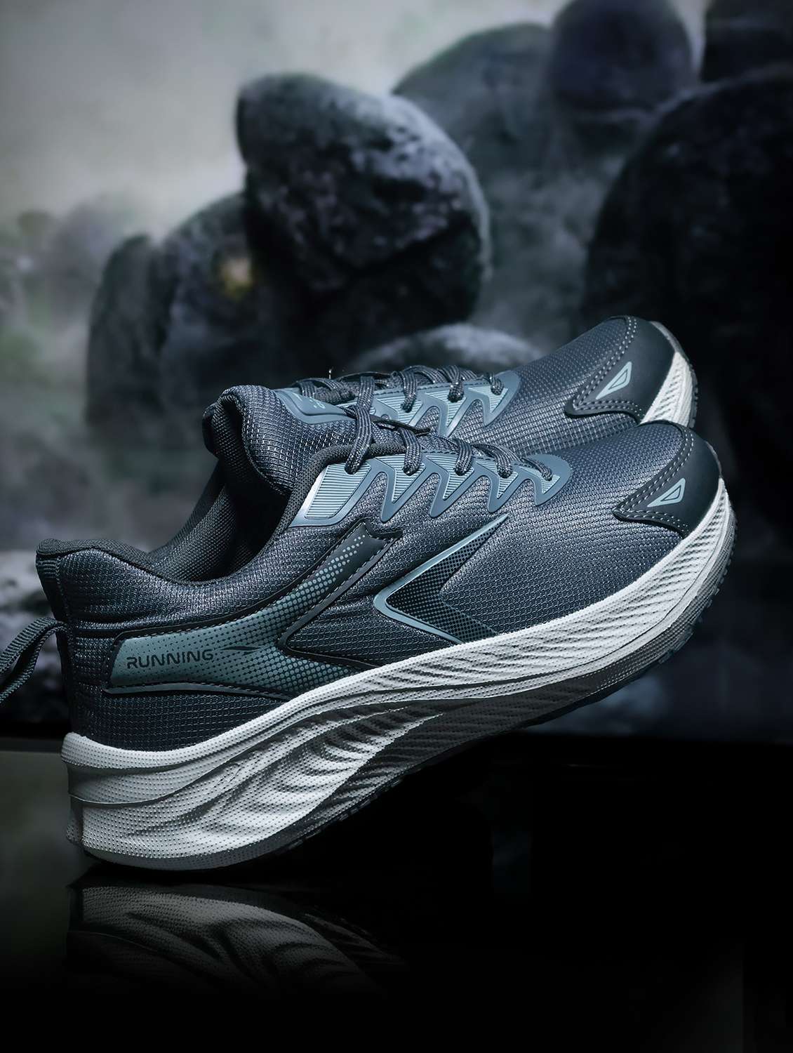 men grey lace up sport shoe