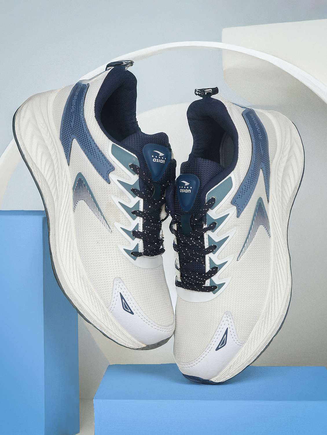 men off white lace up sport shoe