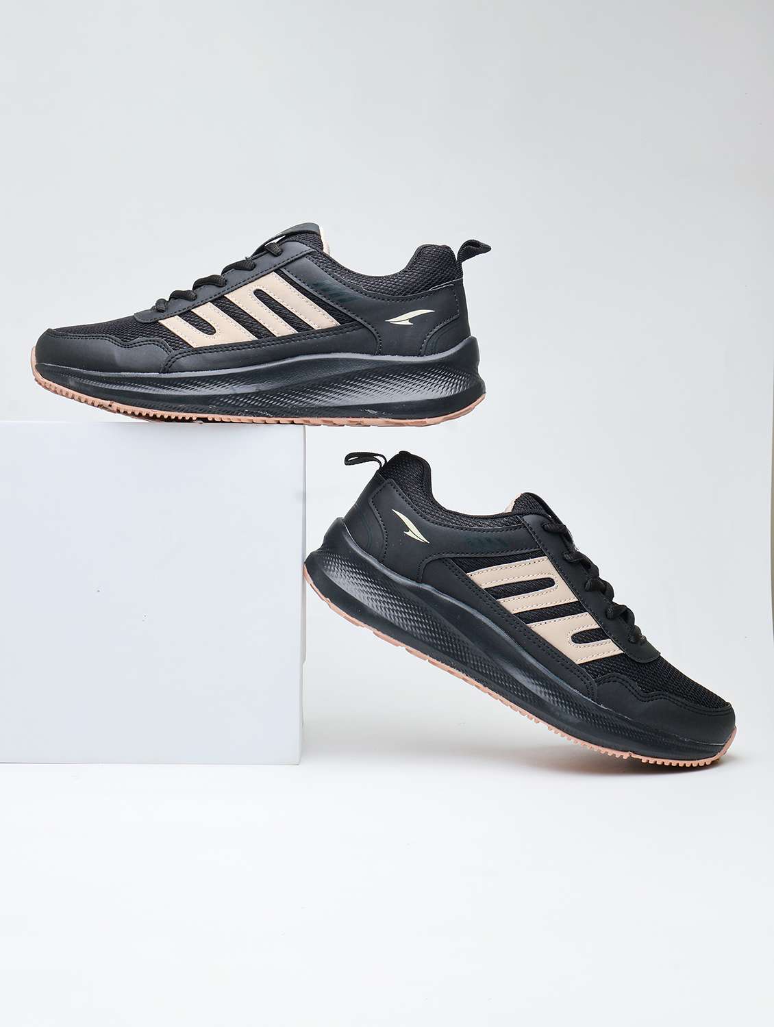 men black lace up sport shoe