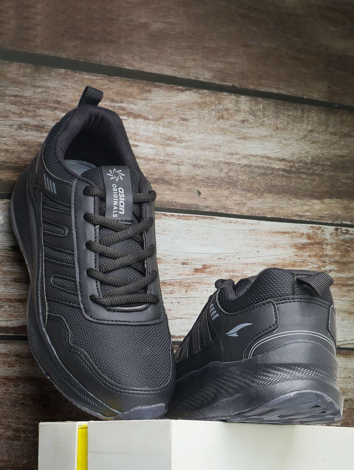 men black lace up sport shoe