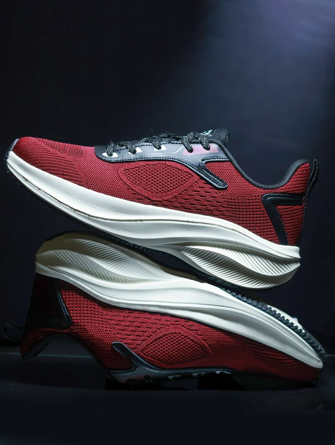 men maroon lace up sport shoe