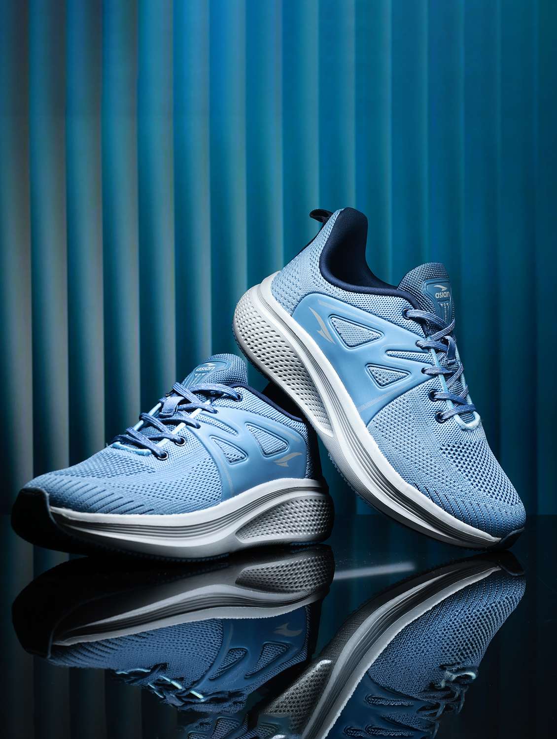 men blue lace up sport shoe