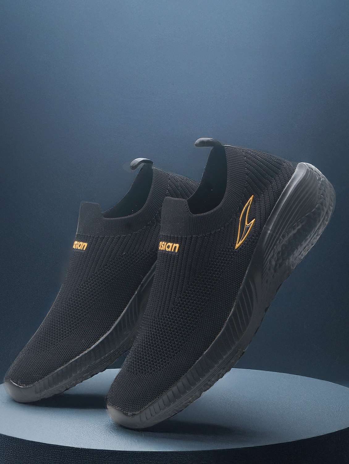 men black slip on sport shoe