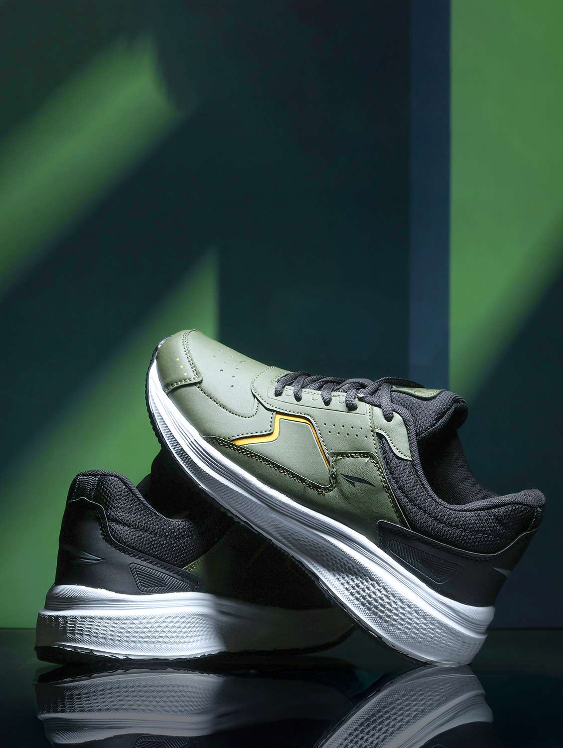 men olive lace up sport shoe