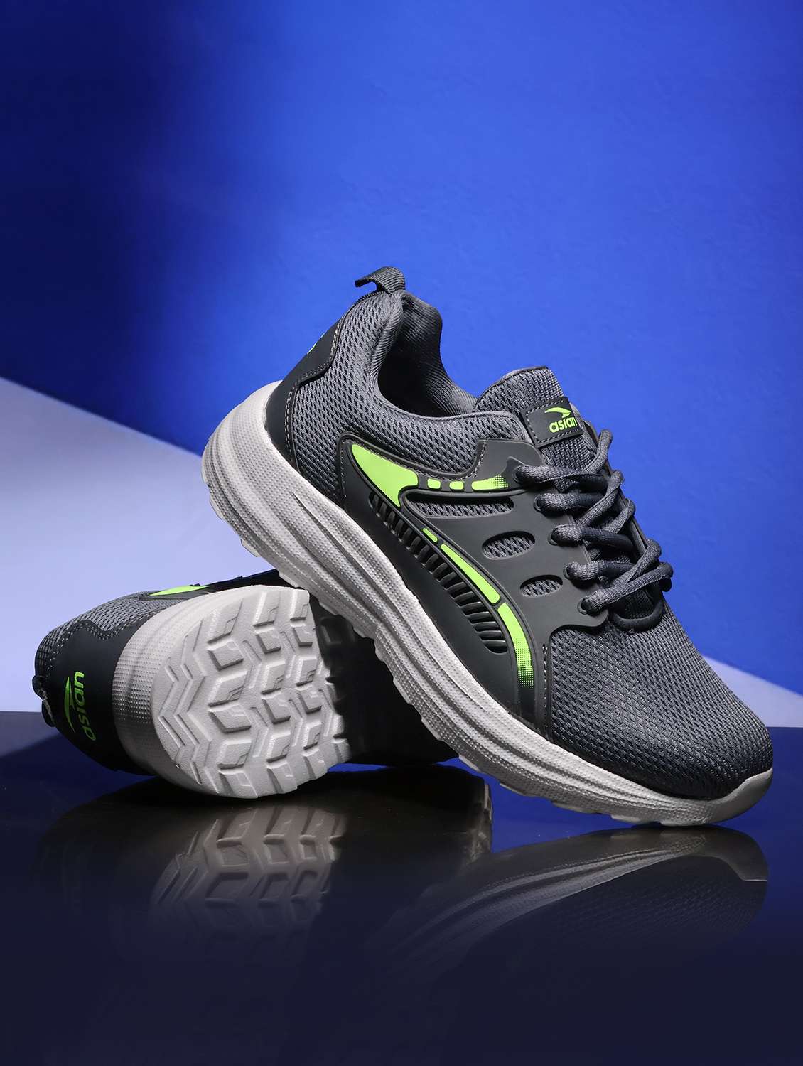 men grey lace up sport shoe