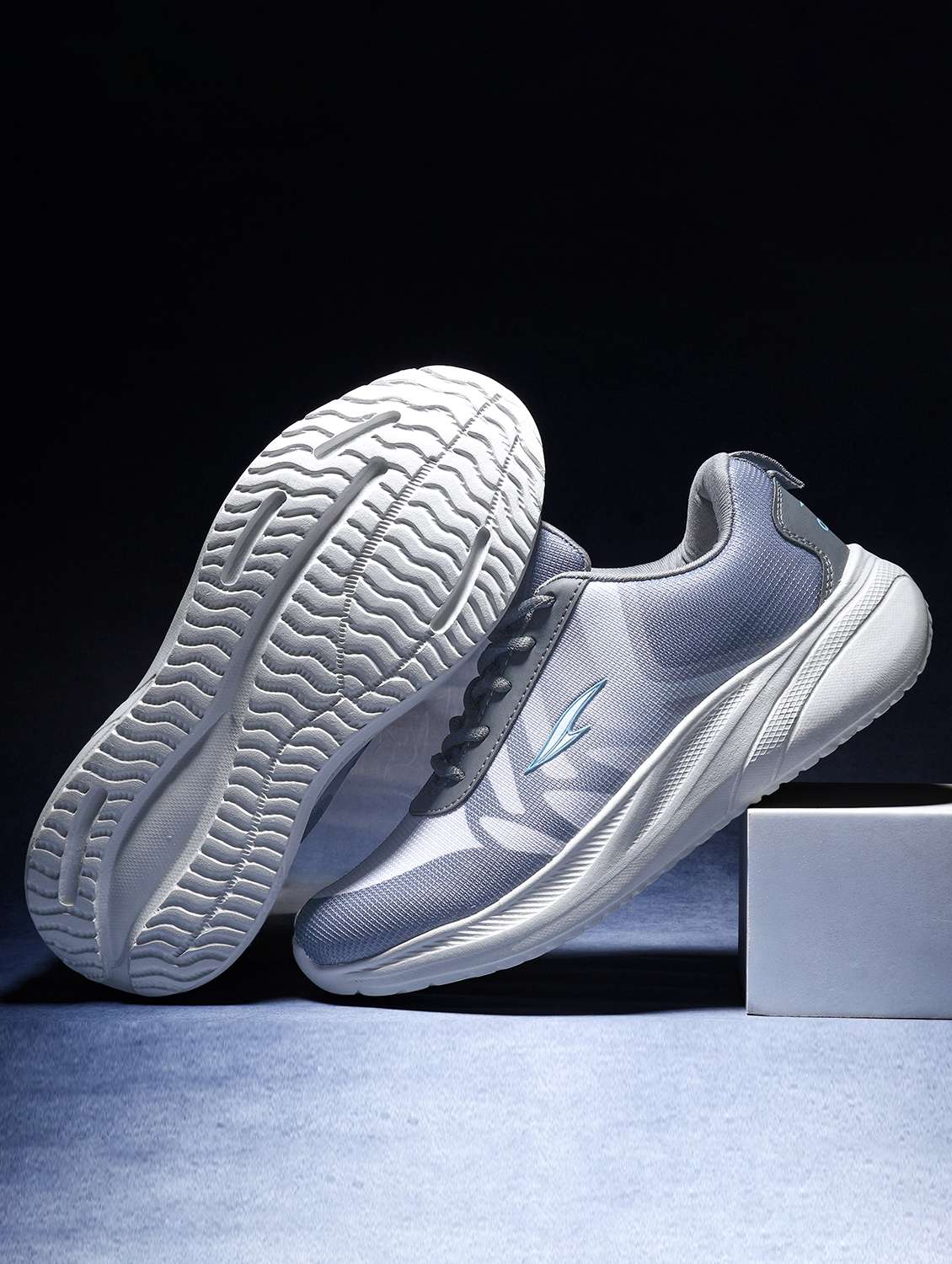 men grey lace up sport shoe