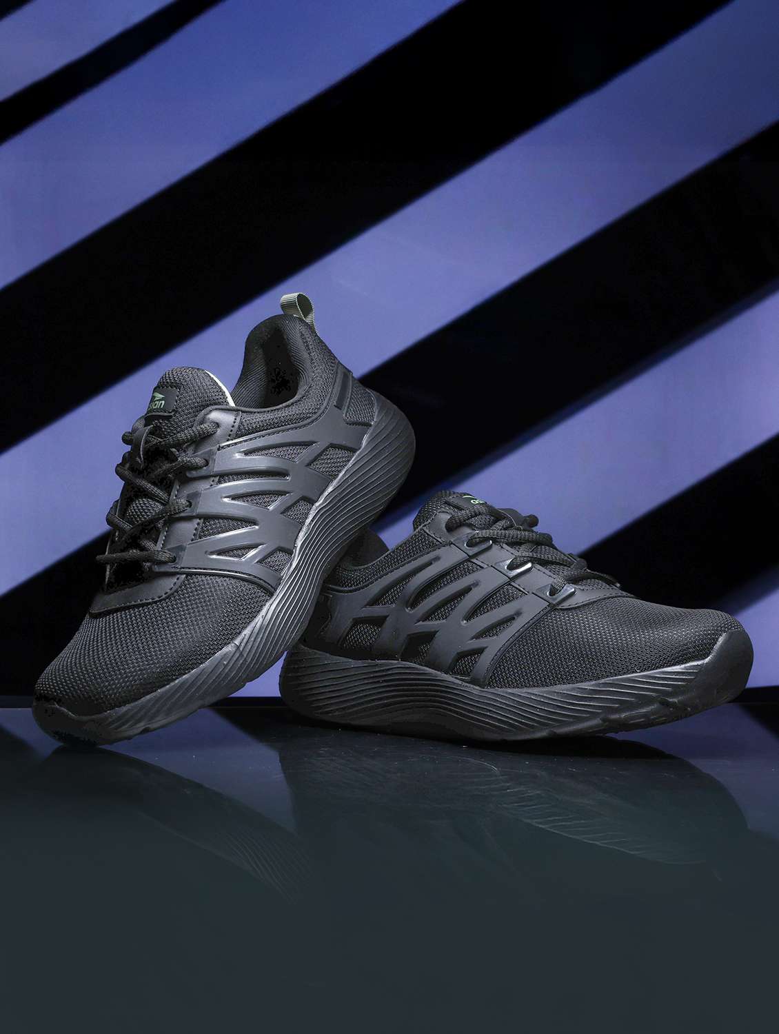 men black lace up sport shoe