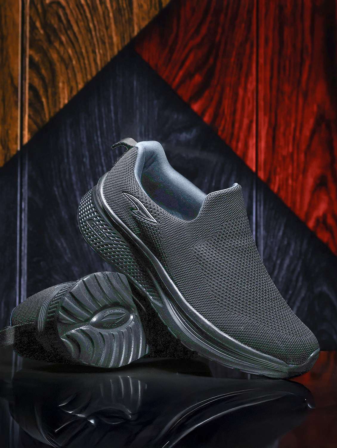 men black slip on sport shoe