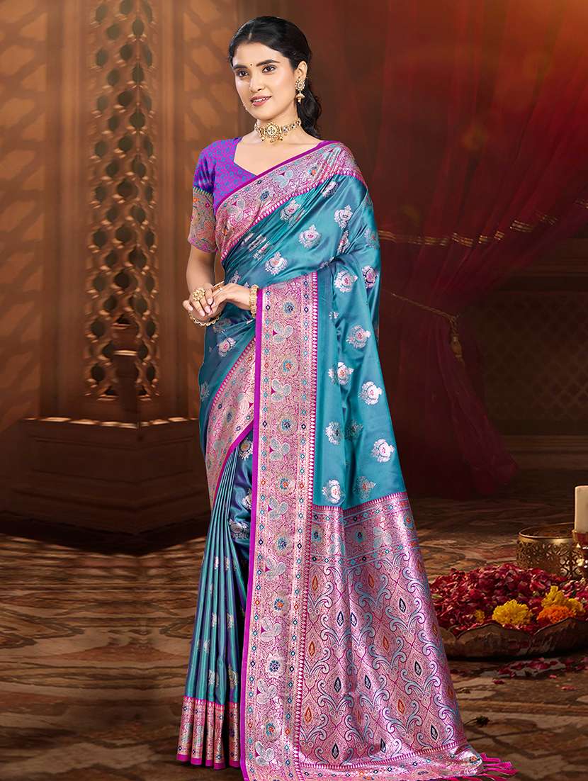 women self design bordered saree with blouse