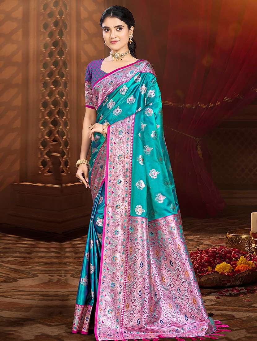 women self design bordered saree with blouse