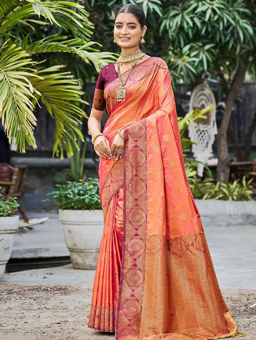 women self design bordered saree with blouse