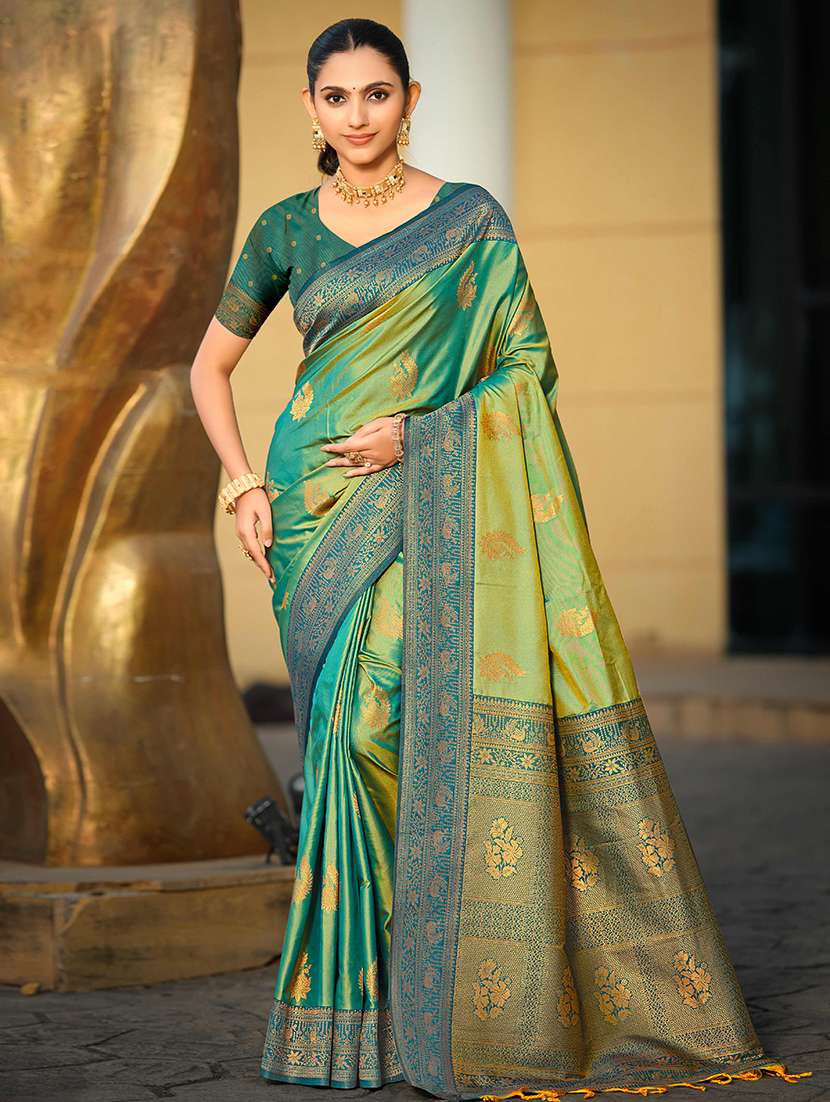 women self design bordered saree with blouse