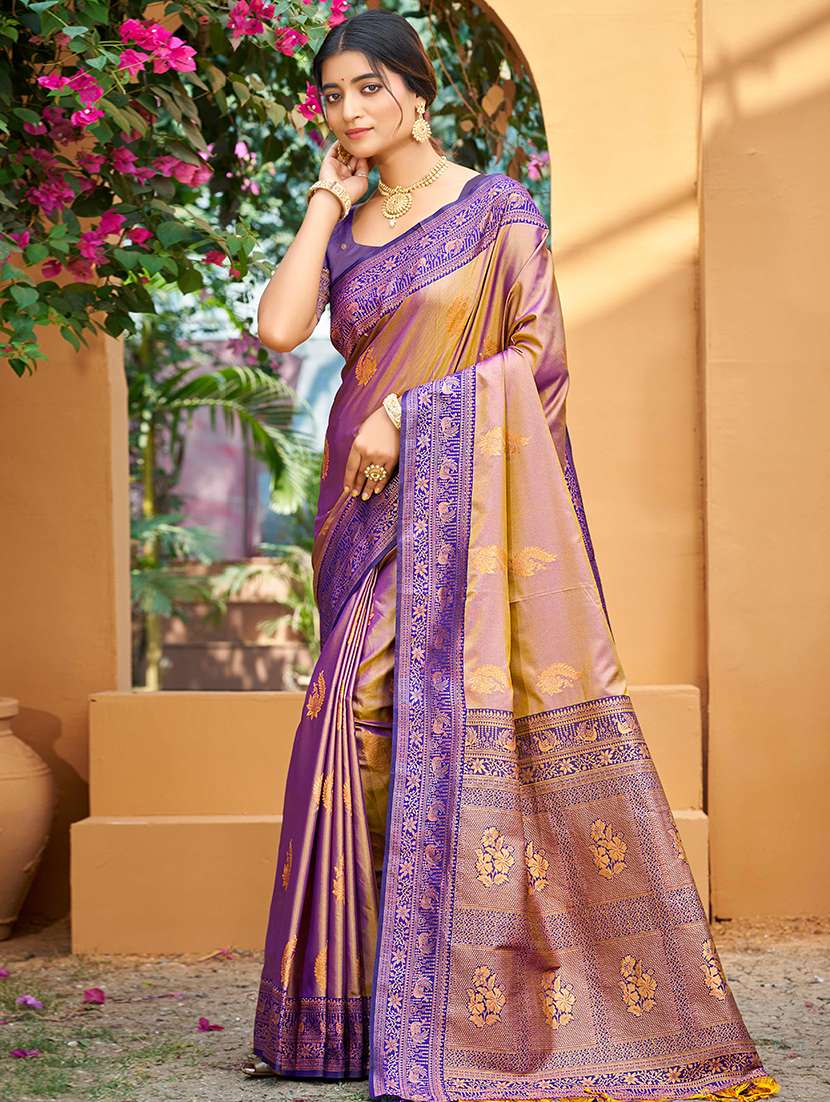 women self design bordered saree with blouse