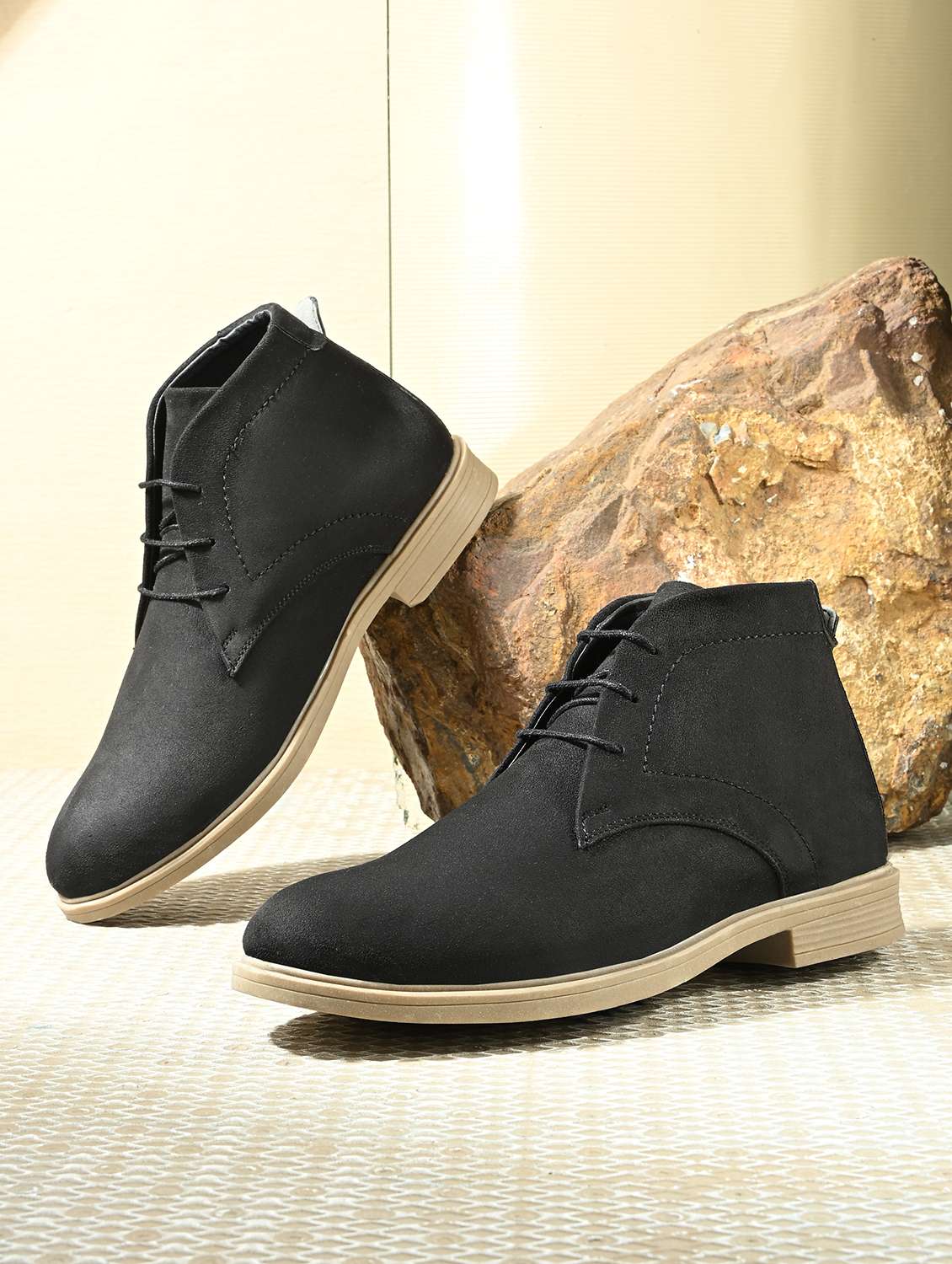 men solid lace up boot