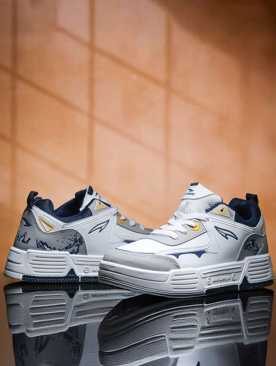 men color block lace up sneaker